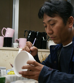 インタビューの様子（左：馬場九洲夫さん　右：窯吉オーナー）
